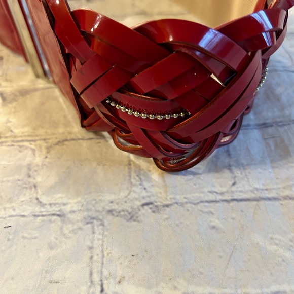 NINE WEST RED WIDE WOVEN STRETCH TAN COLOR HOOK FRONT WOMEN’S BELT SIZE M/L - Picture 4 of 10